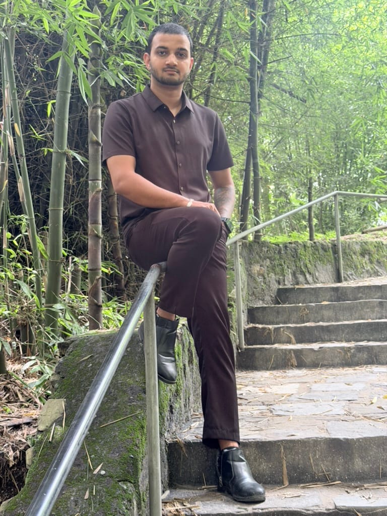"Picture clicked by you in the person — not bad." Not bad at all, Rani.